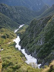 In fondo al canalone che è alla ns. sx. l'Alpe Serena